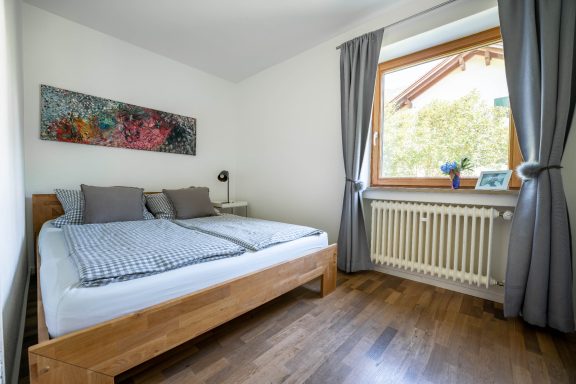 Schlafzimmer mit 160x200 Bett